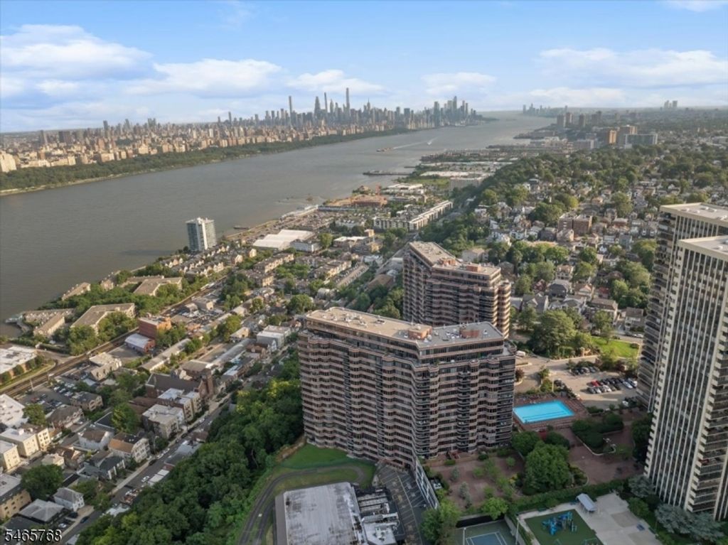 100 Carlyle Dr VG6, Cliffside Park Boro, NJ 07072 — photo 2