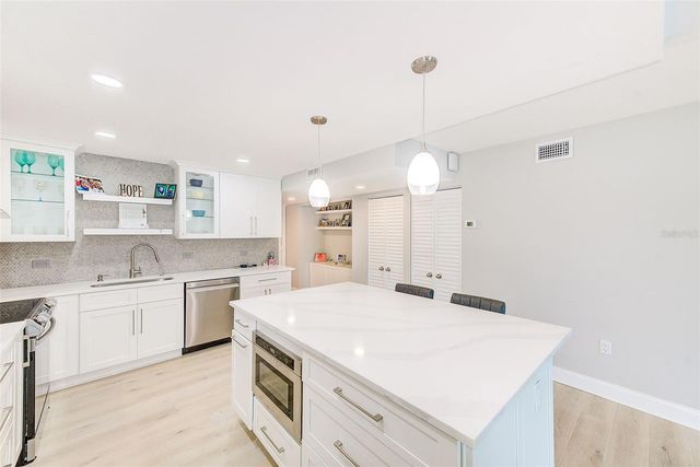 7930 SUN ISLAND DRIVE S 101, South Pasadena, FL 33707