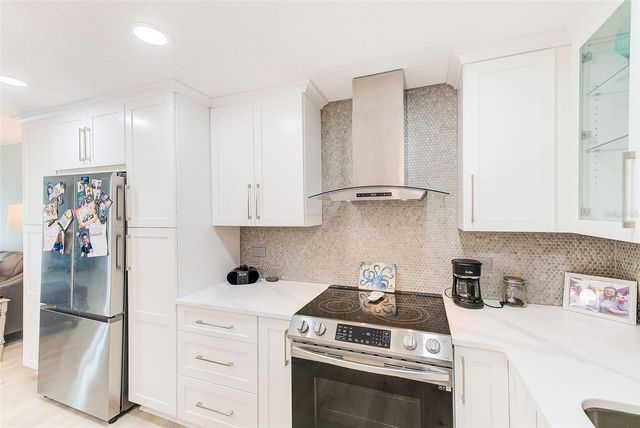 7930 SUN ISLAND DRIVE S 101, South Pasadena, FL 33707