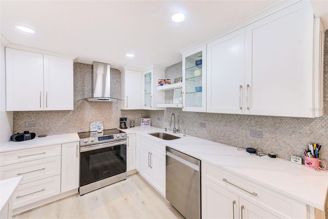 7930 SUN ISLAND DRIVE S 101, South Pasadena, FL 33707