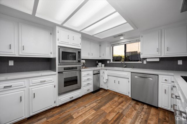 7401 Hilton Head Way 21, Bakersfield, CA 93309