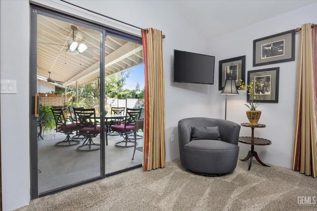 7401 Hilton Head Way 21, Bakersfield, CA 93309