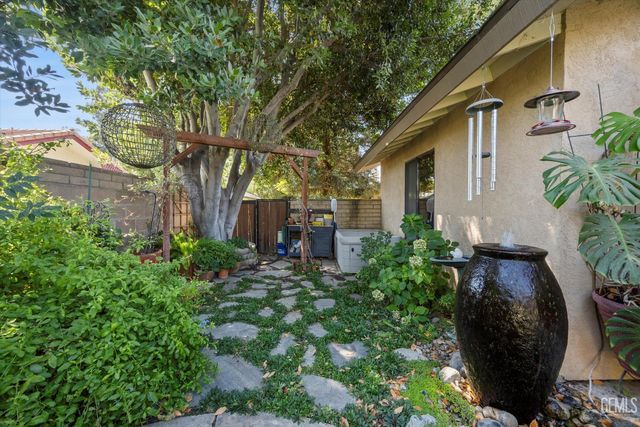 7401 Hilton Head Way 21, Bakersfield, CA 93309