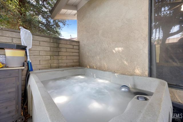 7401 Hilton Head Way 21, Bakersfield, CA 93309