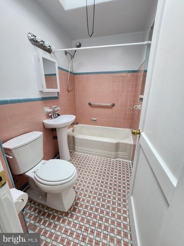 1352 FANSHAWE ST, Philadelphia, PA 19111