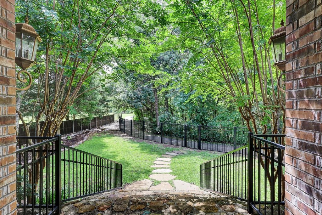 451 Sloan Creek Parkway, Fairview, TX 75069