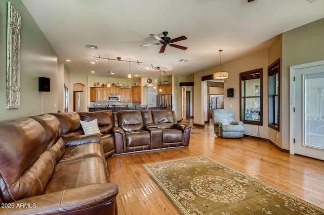 3240 E Horse Mesa Trail, San Tan Valley, AZ 85140