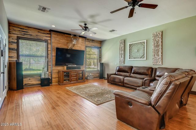 3240 E Horse Mesa Trail, San Tan Valley, AZ 85140