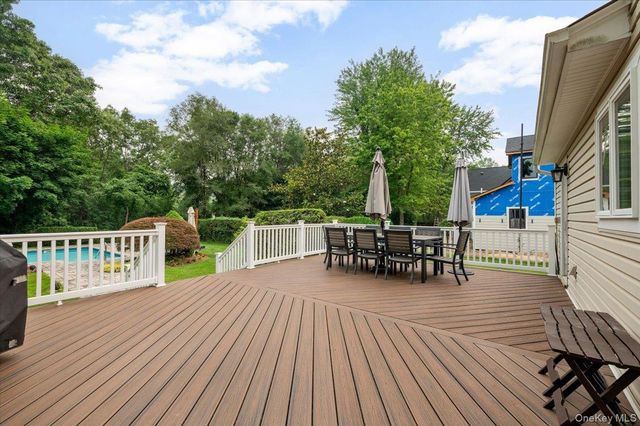 35 Bucknell Drive, Plainview, NY 11803
