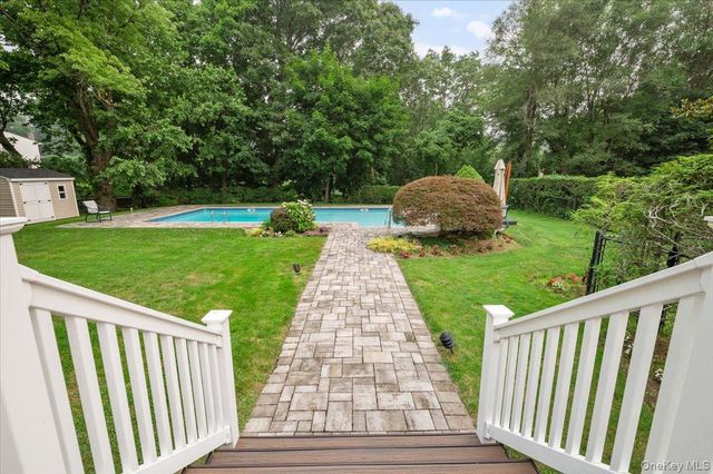 35 Bucknell Drive, Plainview, NY 11803