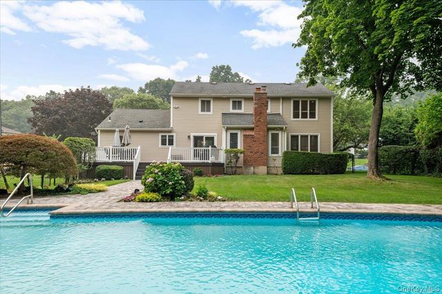 35 Bucknell Drive, Plainview, NY 11803