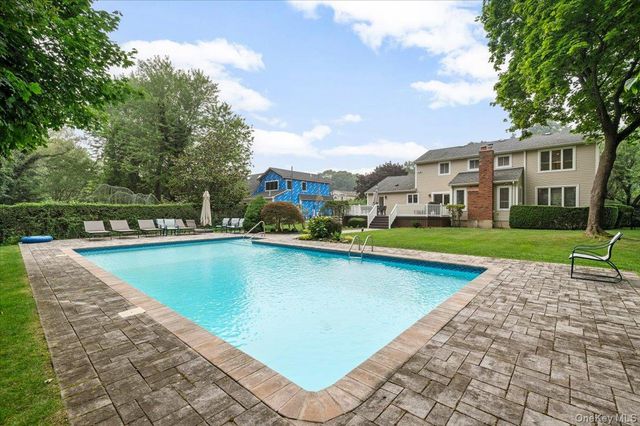 35 Bucknell Drive, Plainview, NY 11803