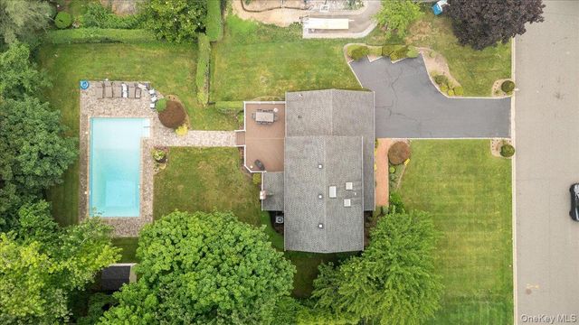 35 Bucknell Drive, Plainview, NY 11803