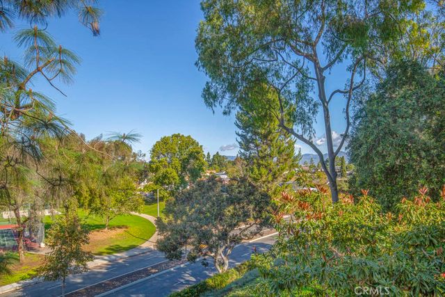 5499 Paseo Del Lago W 2D, Laguna Woods, CA 92637