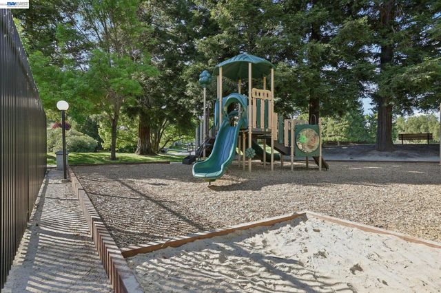 1824 Mockingbird Pl, Danville, CA 94526