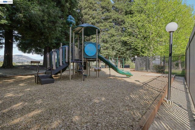 1824 Mockingbird Pl, Danville, CA 94526