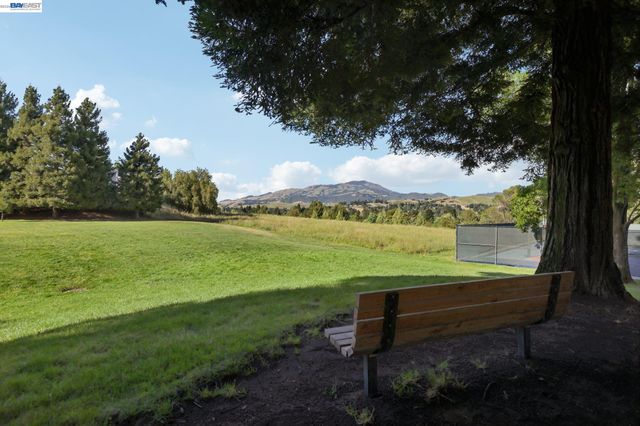 1824 Mockingbird Pl, Danville, CA 94526