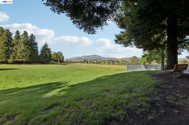 1824 Mockingbird Pl, Danville, CA 94526