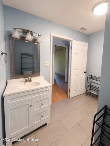 1231 Lipps Ln, Louisville, KY 40219