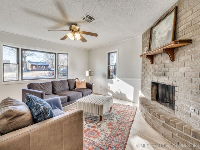 1915 S Indianapolis Avenue, Tulsa, OK 74112