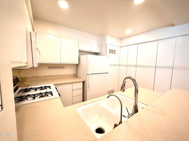360 S Los Robles Avenue 9, Pasadena, CA 91101
