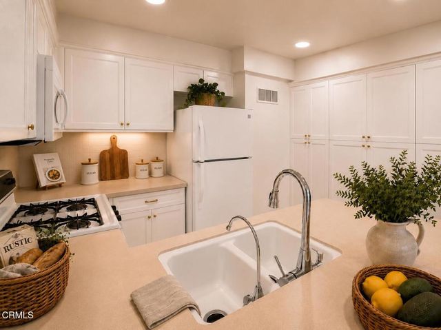 360 S Los Robles Avenue 9, Pasadena, CA 91101