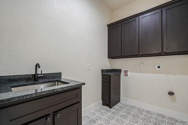 109 Medora Branch, Floresville, TX 78114