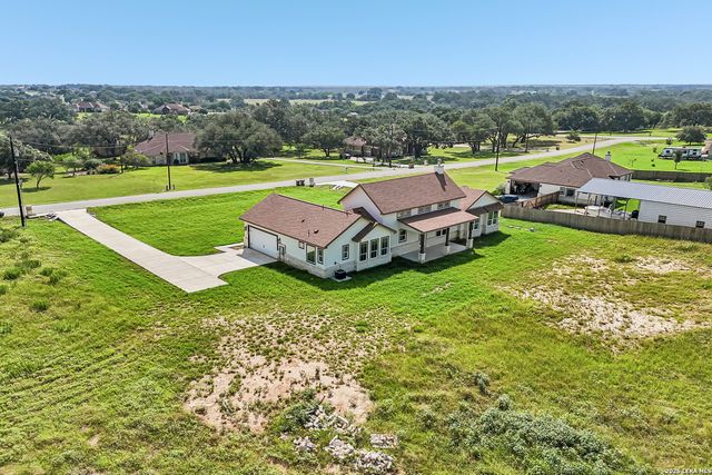 109 Medora Branch, Floresville, TX 78114