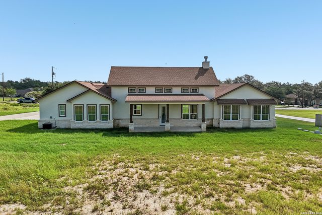 109 Medora Branch, Floresville, TX 78114