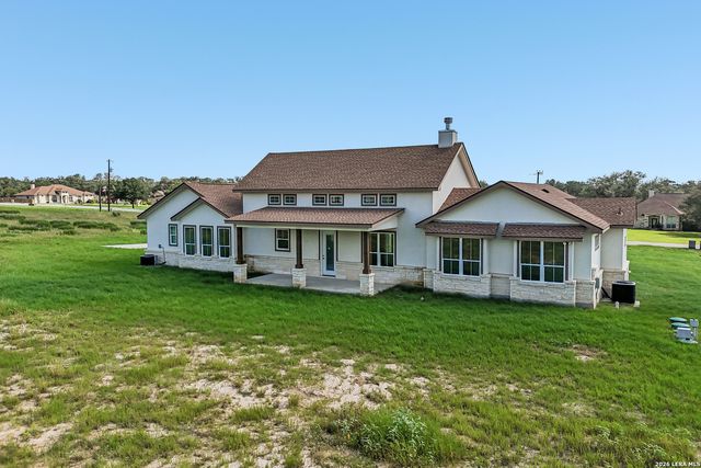 109 Medora Branch, Floresville, TX 78114