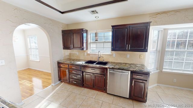 7434 S 95th East Avenue, Tulsa, OK 74133