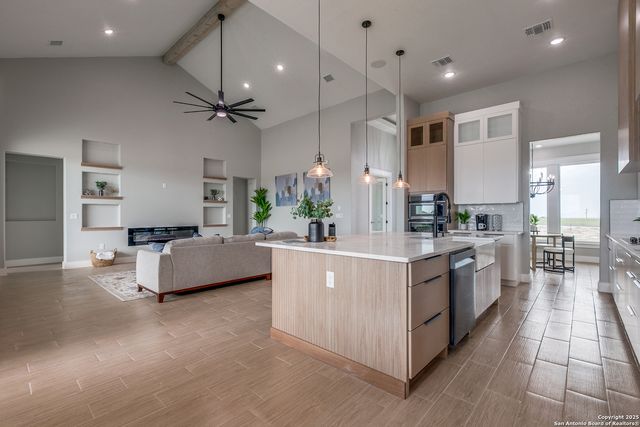 120 sunset, La Vernia, TX 78121