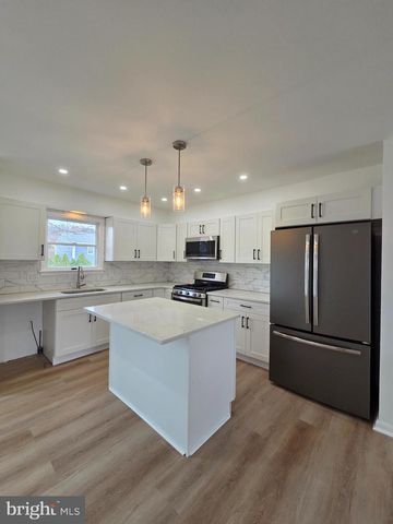 908 BLUE GATE LN, Sinking Spring, PA 19608