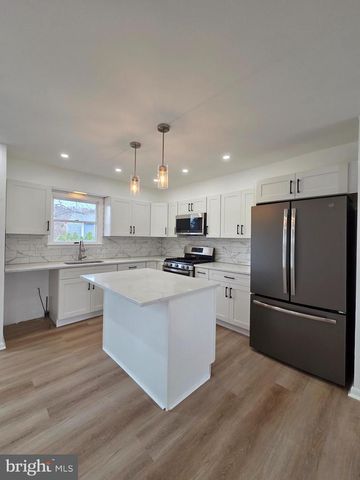 908 BLUE GATE LN, Sinking Spring, PA 19608