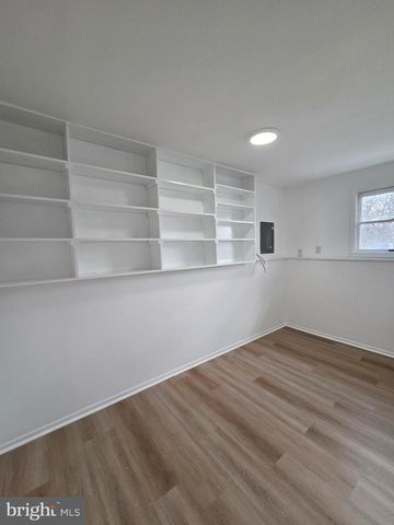 908 BLUE GATE LN, Sinking Spring, PA 19608