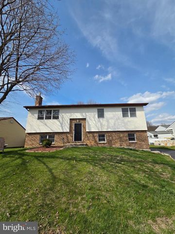 908 BLUE GATE LN, Sinking Spring, PA 19608
