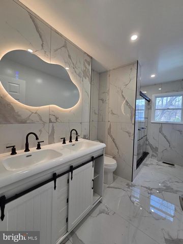 908 BLUE GATE LN, Sinking Spring, PA 19608