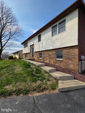 908 BLUE GATE LN, Sinking Spring, PA 19608