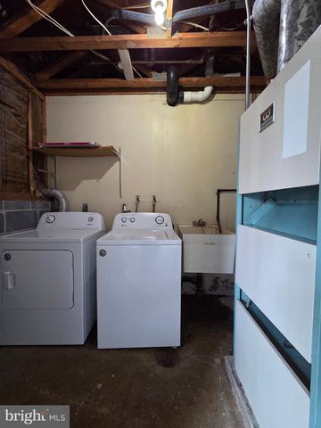 908 BLUE GATE LN, Sinking Spring, PA 19608