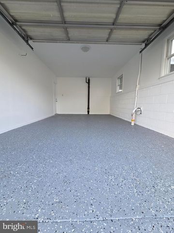 908 BLUE GATE LN, Sinking Spring, PA 19608