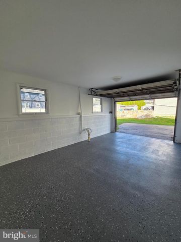 908 BLUE GATE LN, Sinking Spring, PA 19608