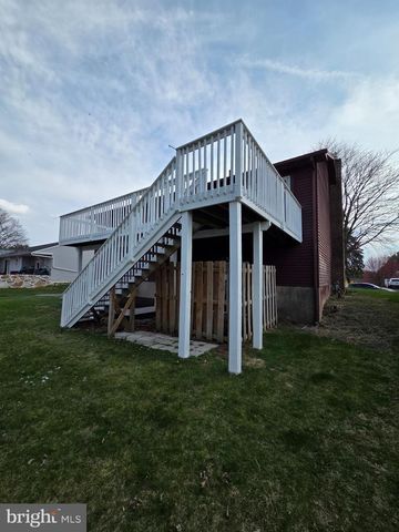 908 BLUE GATE LN, Sinking Spring, PA 19608