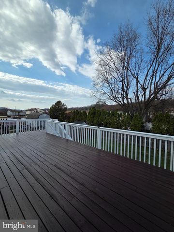 908 BLUE GATE LN, Sinking Spring, PA 19608