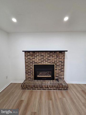 908 BLUE GATE LN, Sinking Spring, PA 19608