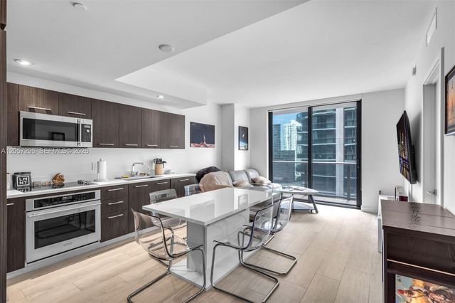 55 SW 9th St 2407, Miami, FL 33130