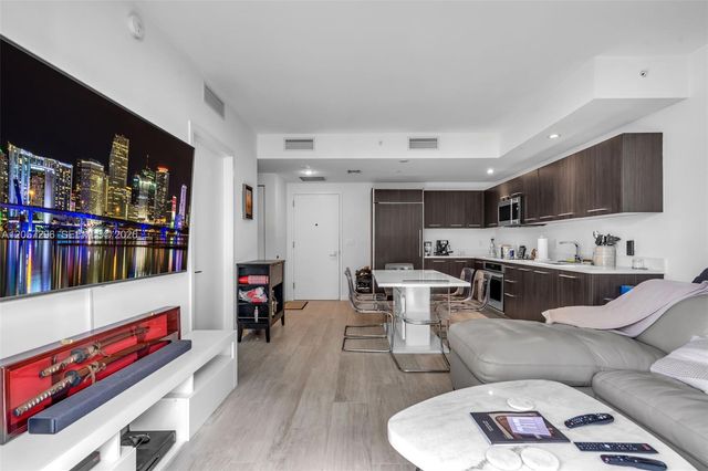 55 SW 9th St 2407, Miami, FL 33130