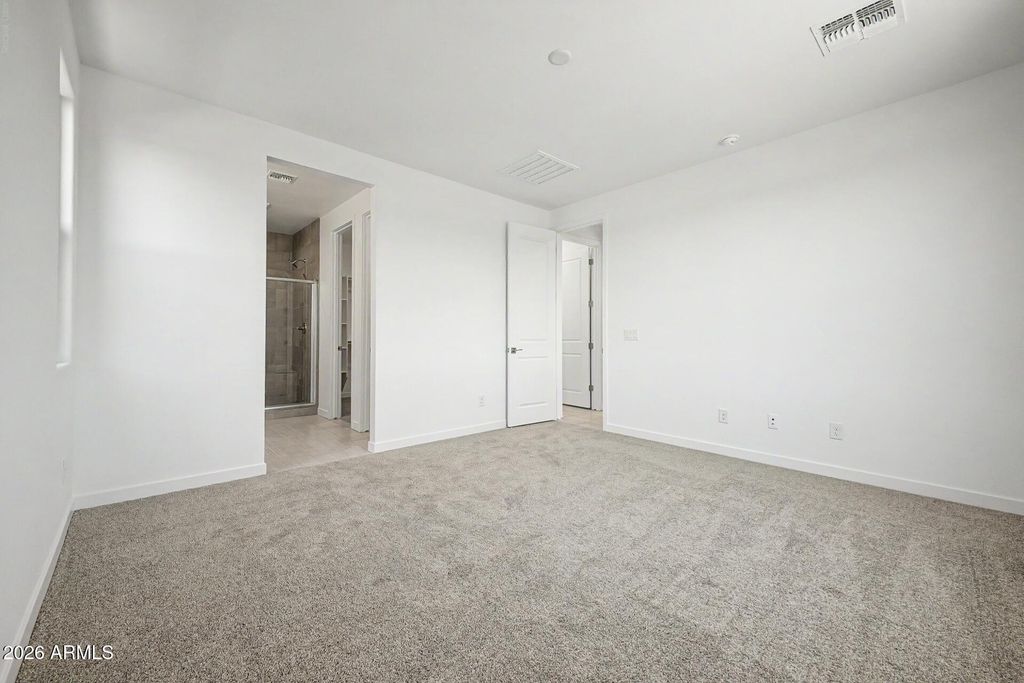 Image 10 of property listing at 8037 W GRANADA Road, Phoenix, AZ 85035