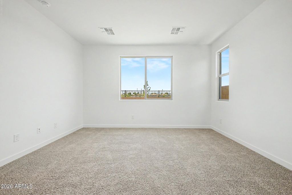Image 11 of property listing at 8037 W GRANADA Road, Phoenix, AZ 85035