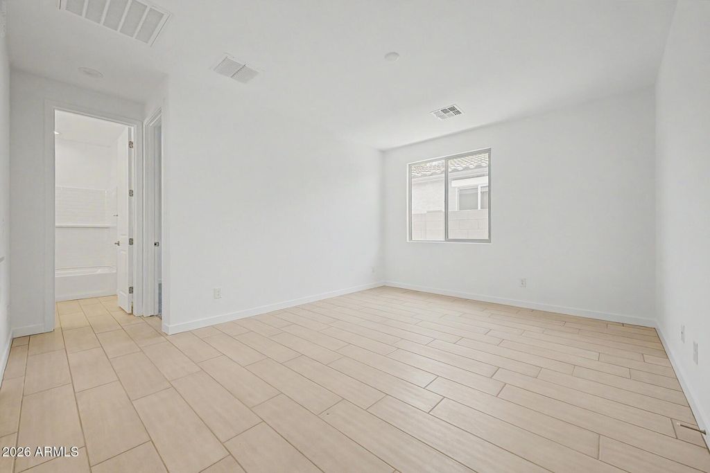 Image 14 of property listing at 8037 W GRANADA Road, Phoenix, AZ 85035