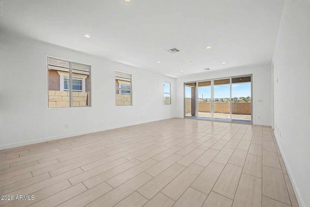 Image 2 of property listing at 8037 W GRANADA Road, Phoenix, AZ 85035